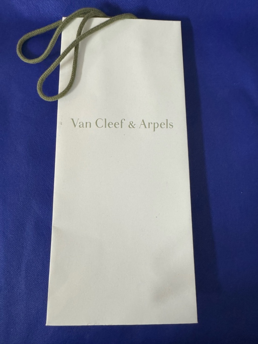 Van Cleef & Arpels 💯% Authentic iconic luxury paper shopping bag Ideal for gifts